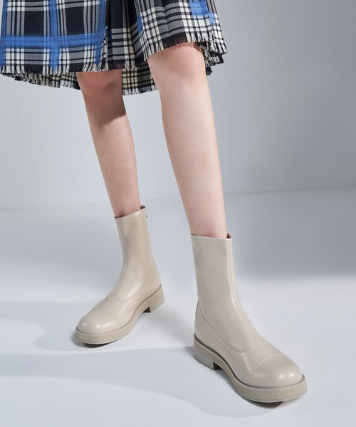 ラウンドトゥのアンクルブーツ CHARLES ＆ KEITH ブーツ ラウンドトゥ ジップアップアンクル