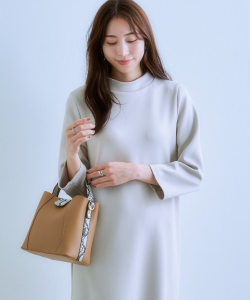 再度のお値下げ‼️【新品】カルバンクライン　パールビジューワンピース 7days Life Styling ワンピース 後パールビジューワンピース(きれいめ