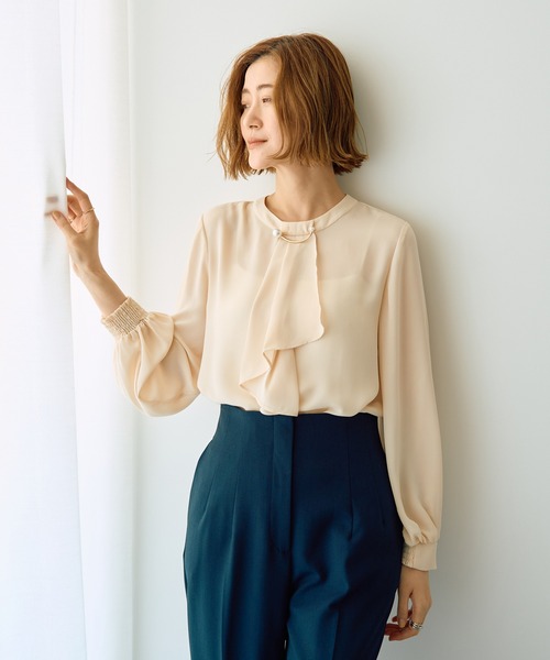 YECCA VECCA（イェッカヴェッカ） ブラウス シャツ パールブローチ付き