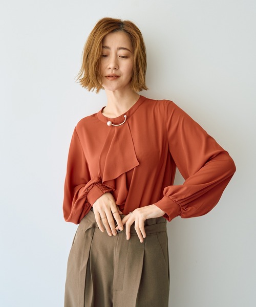 YECCA VECCA（イェッカヴェッカ） ブラウス シャツ パールブローチ付き