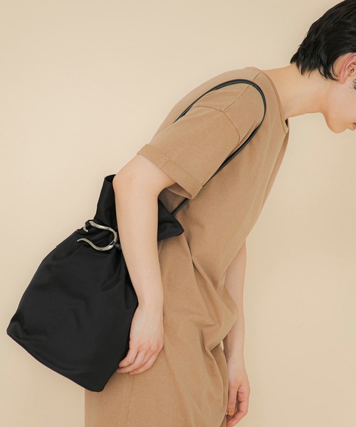 ショルダーバッグ バッグ LE VERNIS(ル・ベルニ)Poire bucket bag M レディースの画像