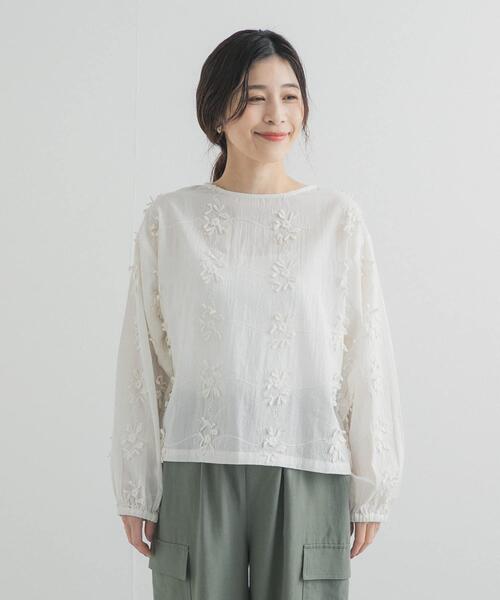 【新品タグ付き試着のみ】アーバンリサーチドアーズ　立体刺繍ブラウス URBAN RESEARCH DOORS（アーバンリサーチドアーズ） ブラウス シャツ