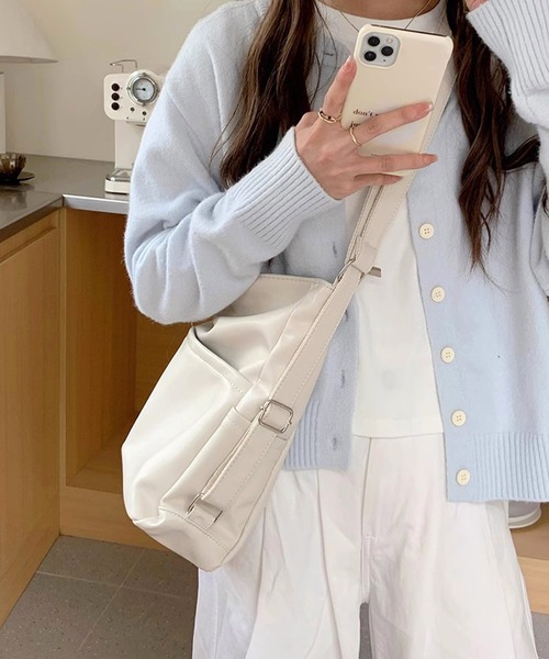 Dewlily ショルダーバッグ バッグ 荷物の多い日もスマートにソフト