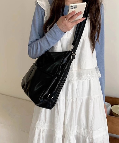 Dewlily ショルダーバッグ バッグ 荷物の多い日もスマートにソフト