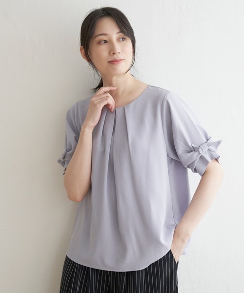 新品✨タグ付き♪ Ｖ切替タック　デシンブラウス　グレージュ Discoat（ディスコート） ブラウス シャツ 「新色追加!/WEB限定