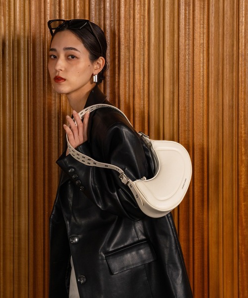 Charles &Keith ペトラ　カーブショルダーバッグ CHARLES & KEITH Petra ペトラ カーブショルダーバッグ 【再入荷