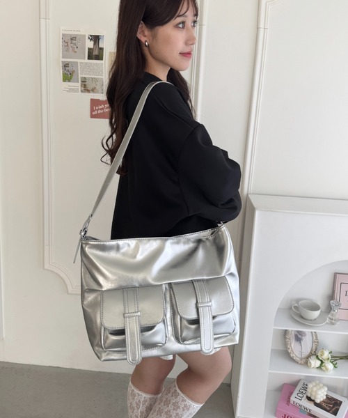 Loueme ショルダーバッグ バッグ ダブルフラップポケットベルト