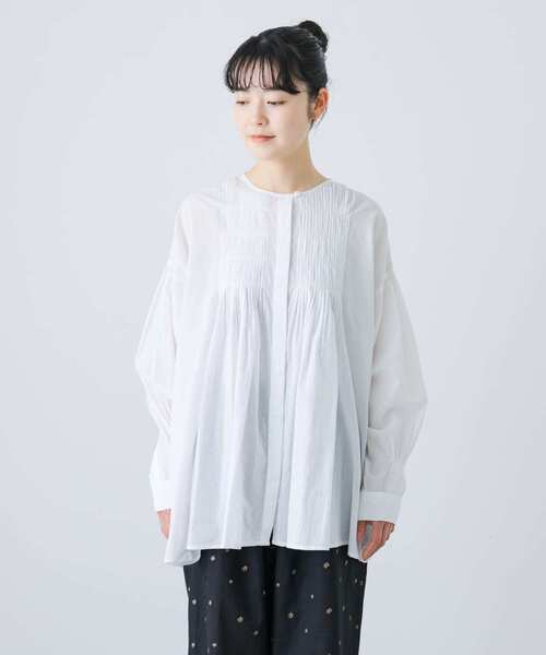 かぐれ　ピンタックチュニックブラウス　白 かぐれ（カグレ）の「ピンタックチュニックブラウス（Tシャツ