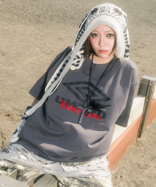Younger Song tシャツ 「限定」UMBRO/アンブロ Younger Song/ヤンガー