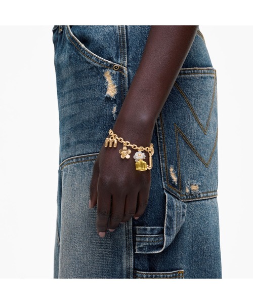 新品 マークジェイコブス デイジーチャーム ブレスレット バッグ チャーム MARC JACOBS（マーク・ジェイコブス） ブレスレット MINI ICON DAISY