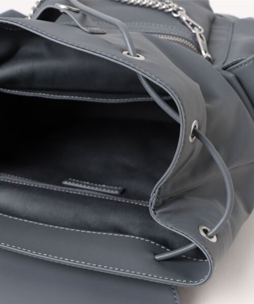 CHARLES & KEITH◆ナイロン チェーンリンクバックパック◆送料込 CHARLES & KEITH ナイロン パッフィーチェーンリンクバック