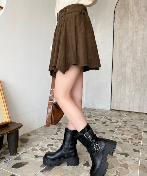 moment+ スカート ベルト付きアシメヘムタックプリーツスエードミニ