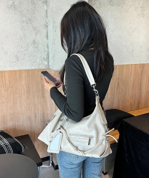 FREE STYLISTS ショルダーバッグ バッグ Y2K ポーチチャーム付き大容量