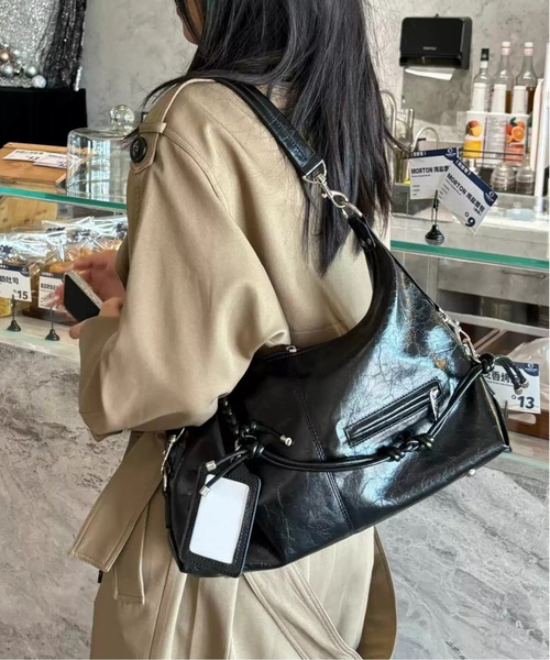 FREE 定番人気 ☆チャーム付き☆ 即日発送✿（レディース）ポーチ型ショルダーバッグ STYLISTS ポーチチャーム付き大容量 Y2K バッグ ショルダーバッグ タオル・ハンカチ