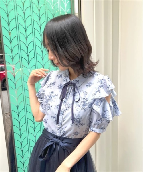 axes femme POETIQUE ブラウス シャツ 半袖 フラワープリント肩あき 