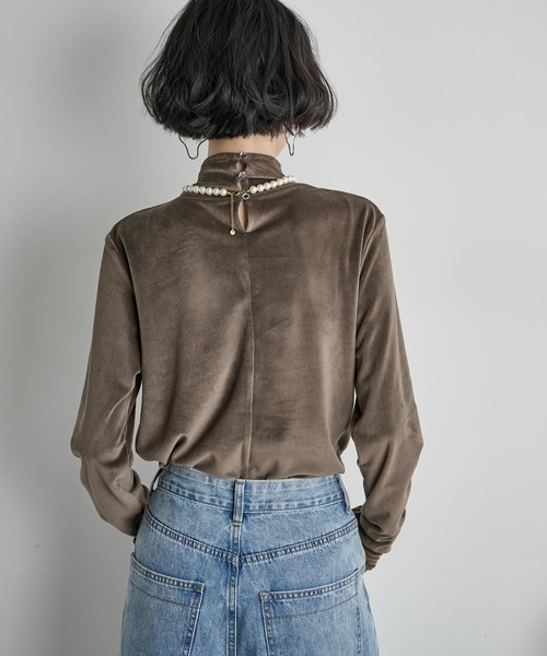 THE Yon tシャツ ハイネックフィンガーホールカフベロアトップス