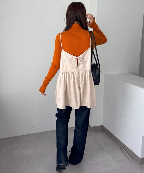 Discoat（ディスコート） tシャツ 「umm.」ベロア刺繍キャミチュニック