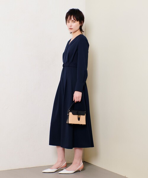 allureville（アルアバイル） ワンピース Vネックタックワンピース