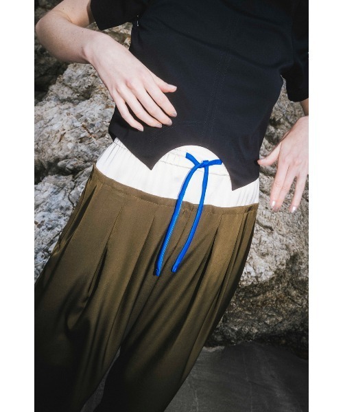 OMMO スラックス パンツ BOLCKING EASY TUCK PT レディース