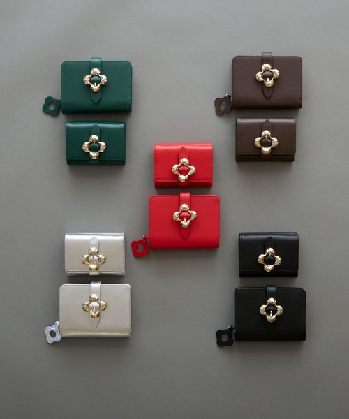 Hashibami（ハシバミ） 財布 「HASHIBAMI」フラワーバックル 二つ折り