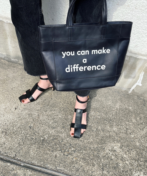 intoxic. レザートートバッグ　アイボリー　手書き風ロゴ　ショルダー無し intoxic. レザートートバッグアイボリー手書き風ロゴショルダー無し