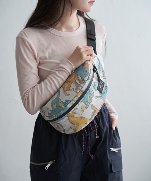 ★美品★軽量★OUUL★ウォータープルーフ★ST バック★ KiU（キウ） ショルダーバッグ 「WEB限定」KiU ウォータープルーフ