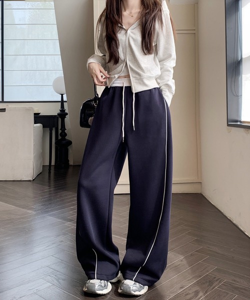 KMRii / レザーパイピングクロップドスウェットパンツ SpRay（スプレイ） スウェットパンツ ジャージ パイピングスウェット