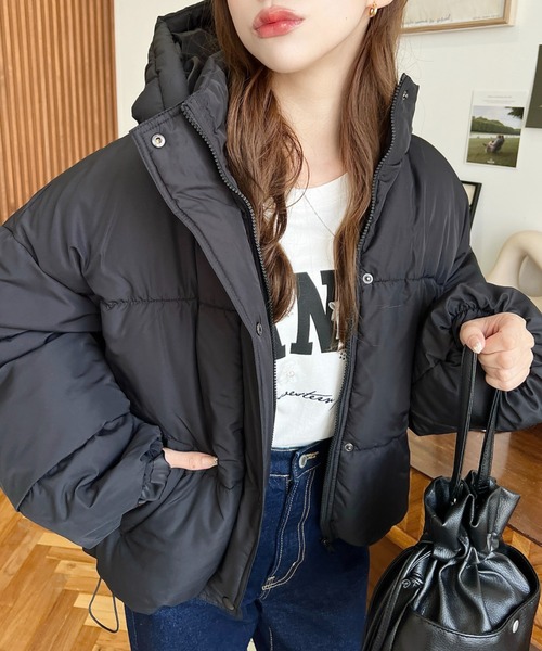 moment+ tシャツ ビジュー＆フラワーモチーフ付きカレッジロゴプリント 