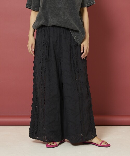 Freada（フリーダ） パンツ カットワーク 刺繍 イージーパンツ