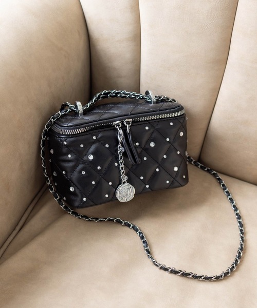 ノベルティ　ブラック キルティングショルダーバッグ　バニティ Ada. ショルダーバッグ バッグ キルティング バニティ ショルダー