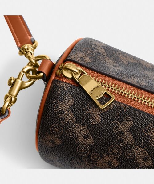 希少✨COACH コーチ ショルダーバック ホースアンドキャリッジ コーチ」の“ホース アンド キャリッジ“と共に、私らしさを導く