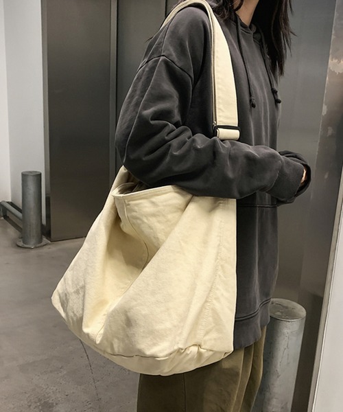 Revo. ショルダーバッグ バッグ 大容量 ビッグサイズ キャンバス