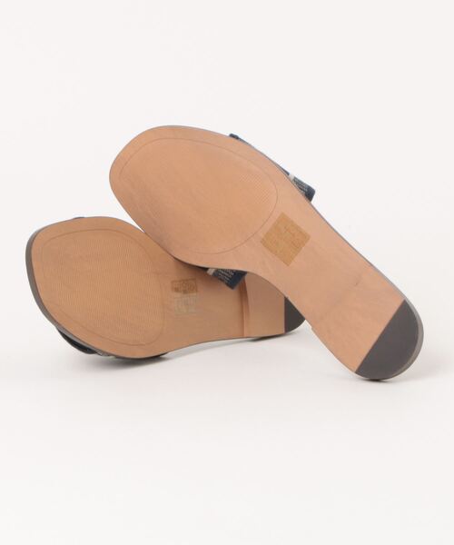 エレガントな輝き★Steve Madden★ニッキー フラットサンダル Amazon | Steve Madden レディース Hadyn サンダル, ライト