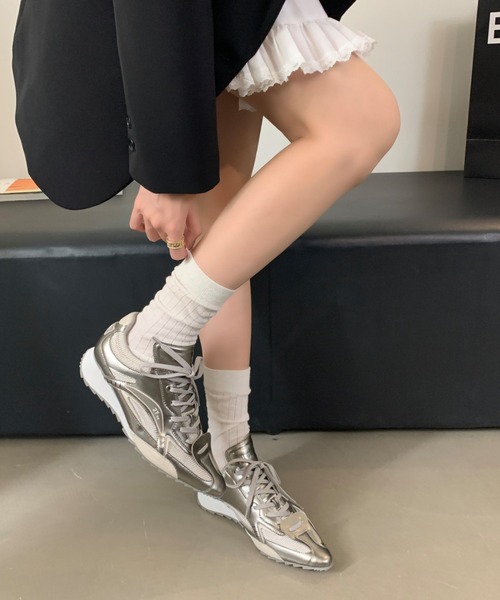 スニーカー 「軽量」ポインテッドメタリックスニーカー レディース