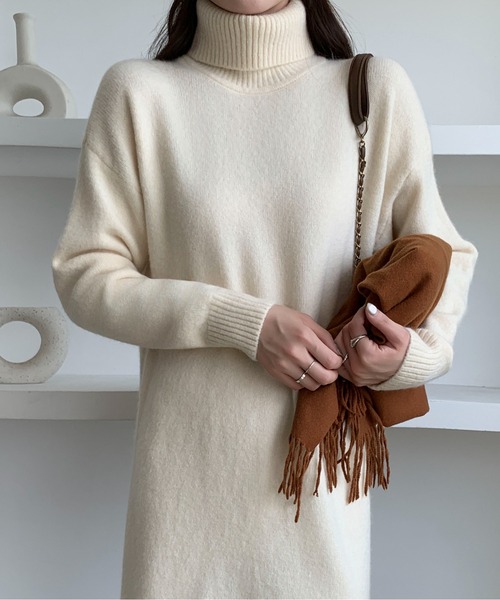 Maison Calme ワンピース サイドスリットタートルネックロングニット