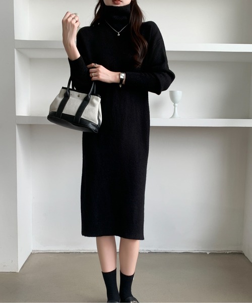 Maison Calme ワンピース サイドスリットタートルネックロングニット