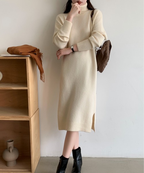 Maison Calme ワンピース サイドスリットタートルネックロングニット