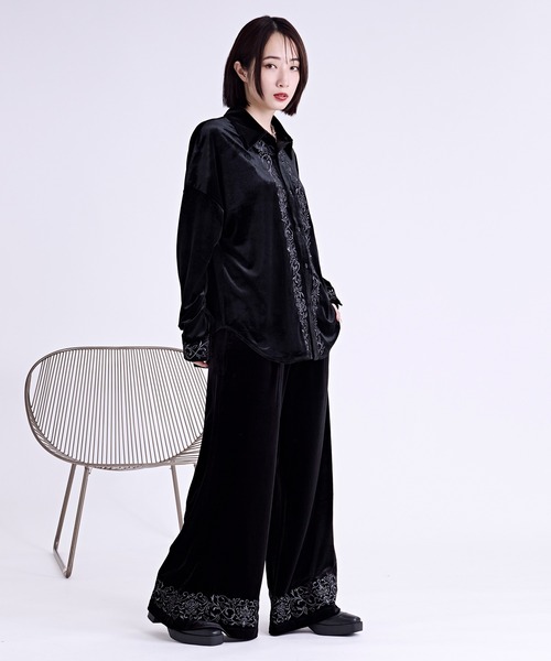Ellno Loset（エルノロゼット） スラックス ベロア刺繍フレアパンツ