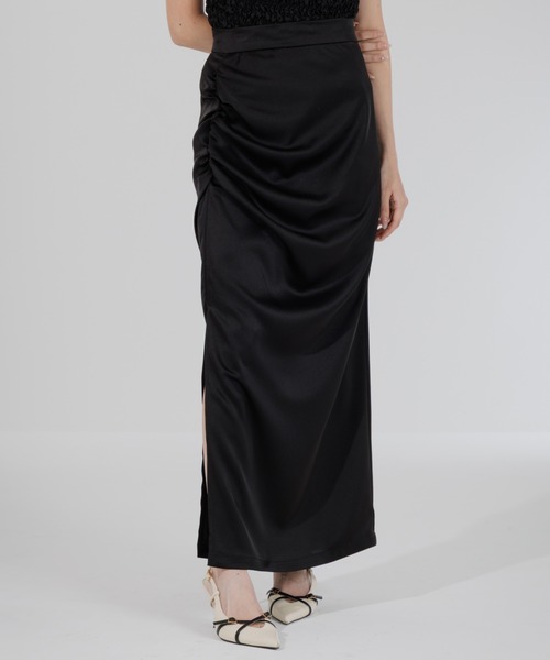 黒いドレープデザインロングスカート スカート satin drape long skirt（サテンドレープロングスカート