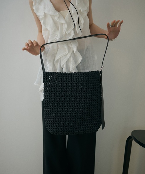 ショルダーバッグ バッグ leather belt mesh bucket shoulder bag