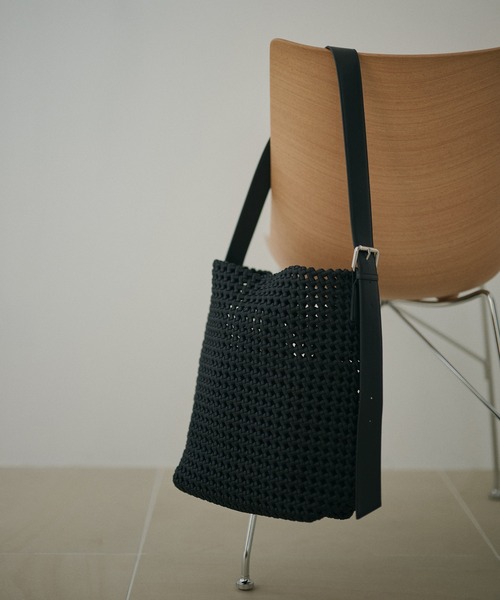 ショルダーバッグ バッグ leather belt mesh bucket shoulder bag