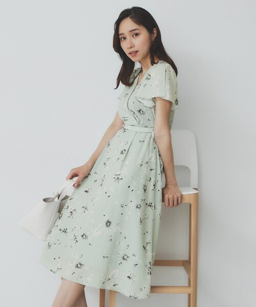 極美品 北欧、暮らしの道具店 柄をまとうカシュクールワンピース かすみ草 柄をまとうカシュクールワンピース / かすみ草 - 北欧、暮らしの