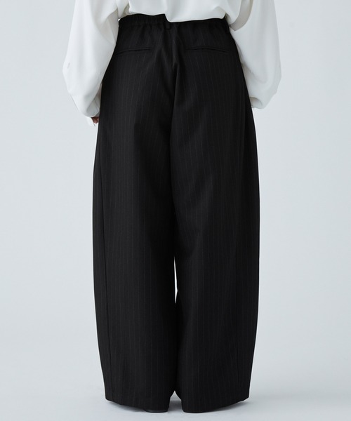 VELNUS ワイドパンツ スラックス 「VELNUS」Side tuck design front