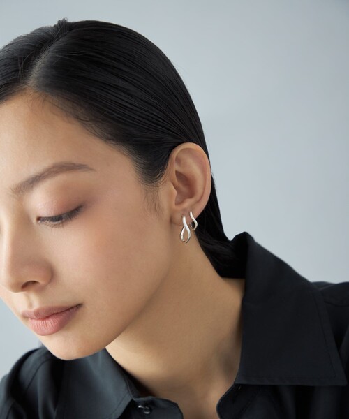 ピアス 「ダブルピアス」 ウェーブ レディースの画像