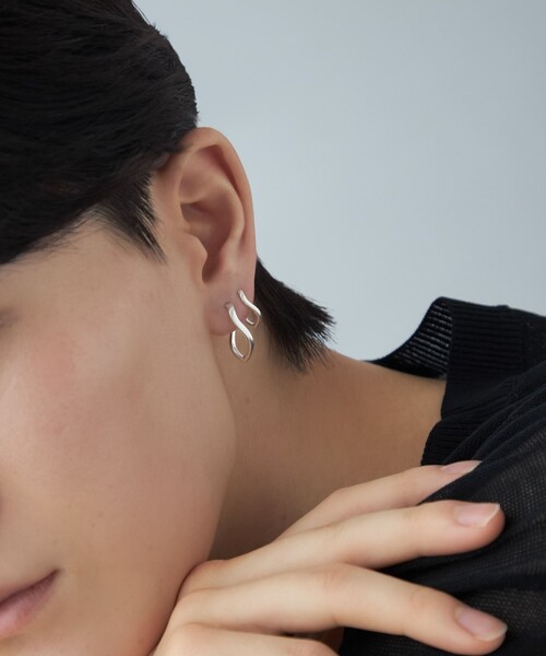ピアス 「ダブルピアス」 ウェーブ レディースの画像