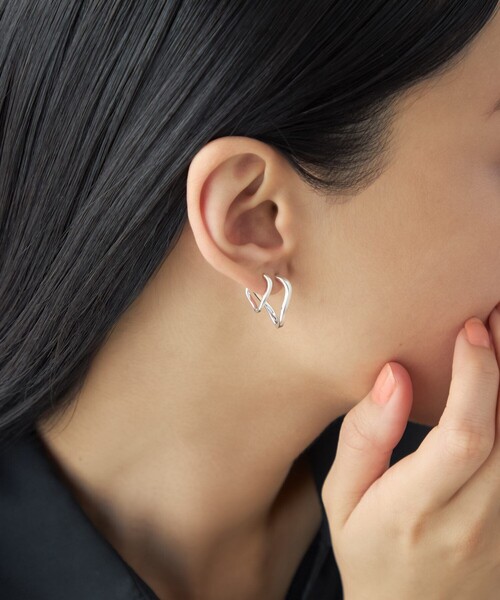 ピアス 「ダブルピアス」 ウェーブ レディースの画像