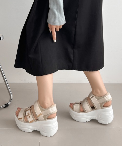 Shoes in Closet サンダル 超軽量厚底 ゴールドバックル