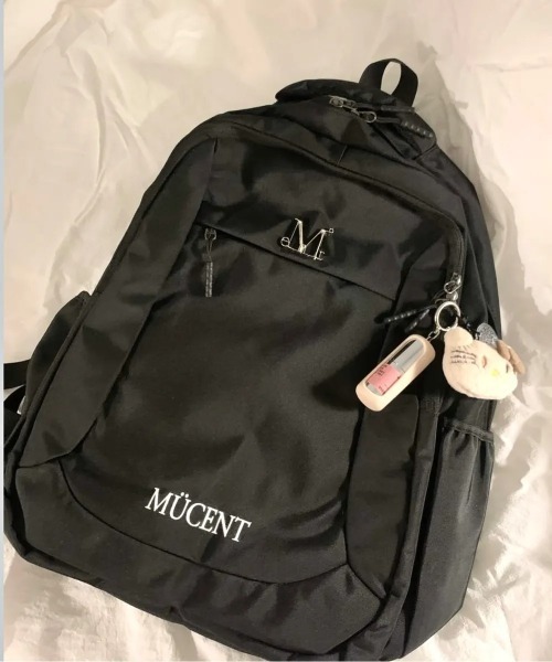 MUCENT ムセント メタルロゴ バックパック 大容量 通学 通勤 MUCENT（ムセント） デイバック リュック レディース メンズ