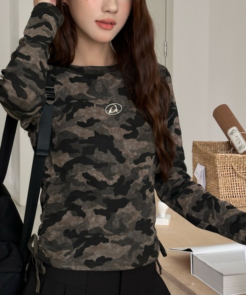 Sibra tシャツ サイドドロスト／迷彩柄ロングスリーブトップス