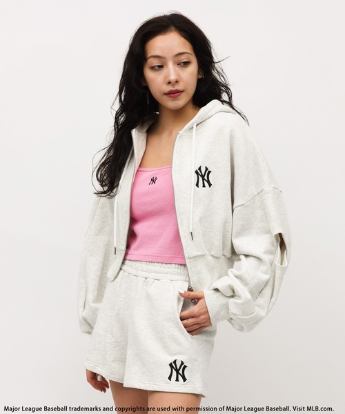 BACK TO THE FIELD ワンピース 「MLB」ZIPロゴフーディー